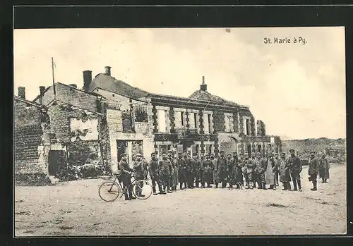 AK St. Marie á Py, Soldaten stehen im zerstörten Dorf