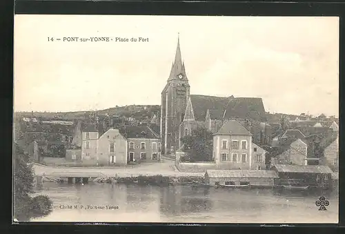 AK Pont-sur-Yonne, Place du Fort
