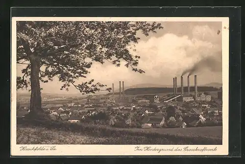 AK Hirschfelde in Sa., Ortsansicht mit Grosskraftwerk im Hintergrund
