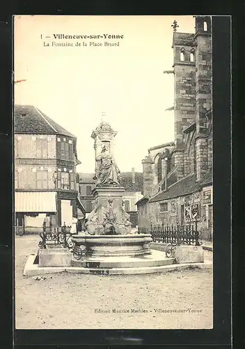 AK Villeneuve-sur-Yonne, La Fontaine de la Place Briard