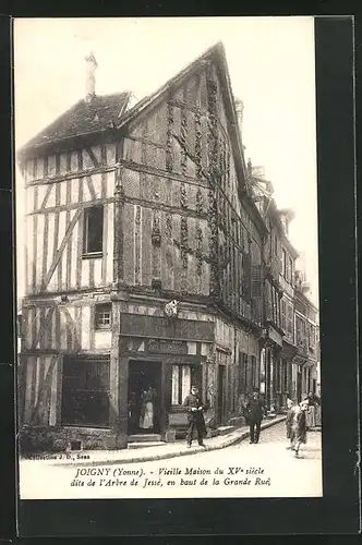 AK Joigny, Vieille Maison du XVe siècle dite de l`Arbre de Jessé, en haut de la Grande Rue