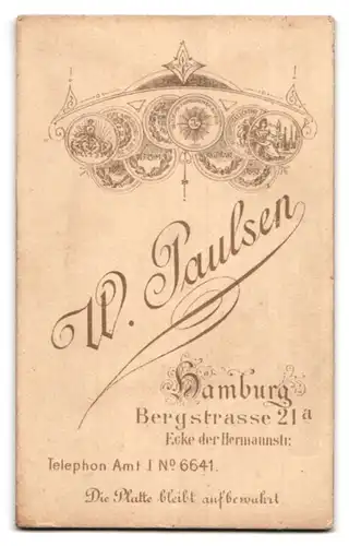 Fotografie W. Paulsen, Hamburg, Bergstr. 21a, Portrait schöne Frau im gerüschten Kleid