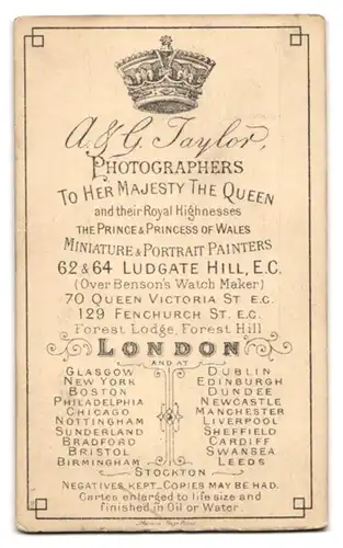 Fotografie A. & G. Taylor, London, 70 Queen Victoria Street, Portrait blonder junger Mann im eleganten Jackett