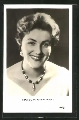 AK Musikerin Ingeborg Oberländer mit lächelt den Betrachter freundlich an