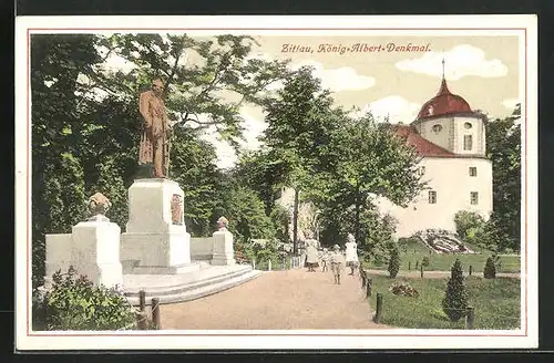 AK Zittau, Passanten im Park am König-Albert-Denkmal