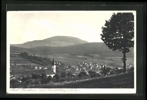 AK Bad Brückenau, Blick zur Kirche im Ort mit dem Dreistelzberg