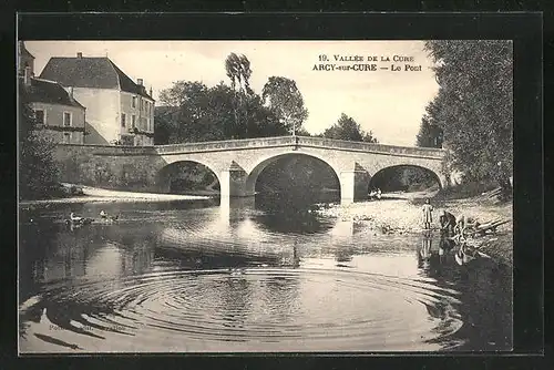 AK Arcy-sur-Cure, Vallee de la Cure, Le Pont, Waschfrauen am Ufer