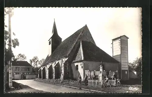 AK Flacy, Monument aux Morts, L`Eglise