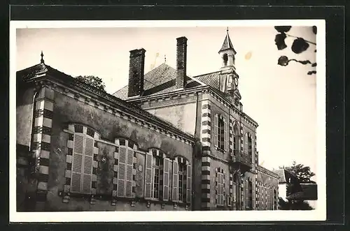 AK Mont-Saint-Sulpice, La Mairie et l`Ecole des Garcons