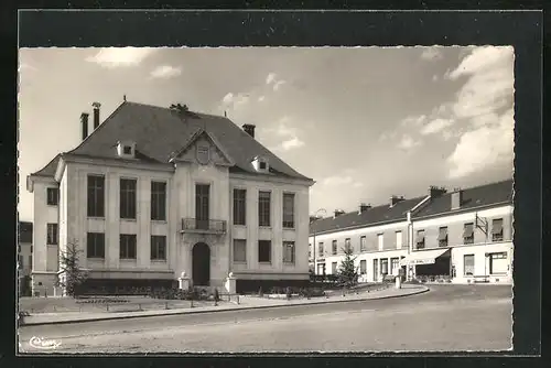 AK Aillant-s-Tholon, Place de la Mairie