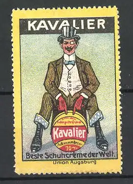 Reklamemarke Kavalier beste Schuhcreme der Welt, Union Augsburg, Mann sitzt mit glänzenden Stiefeln auf einer Dose