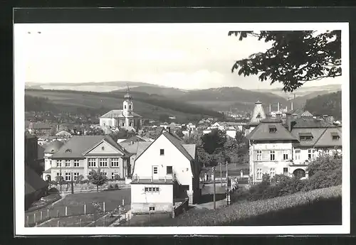 AK Trautenau / Trutnov, Blick auf Stadt mit Kirche