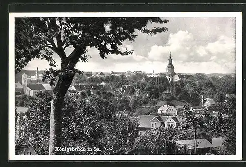 AK Königsbrück i. Sa., Panoramablick auf Stadt mit Kirchturm