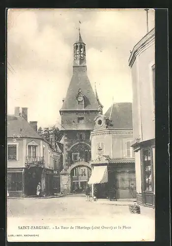 AK Saint-Fargeau, La Tour de l`Horloge (coté Ouest) et la Place