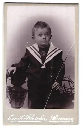 Fotografie Emil Flasche, Barmen, Heckinghauserstr. 19, Portrait süsser kleiner Bube im Matrosenanzug