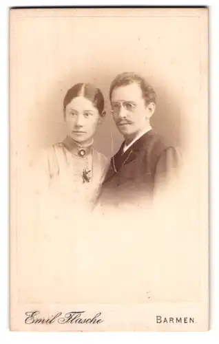 Fotografie Emil Flasche, Barmen, Heckinghauserstr. 25, Portrait eines elegant gekleideten Paares