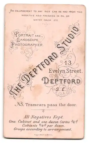 Fotografie W. H. Fawn, Deptford, 13 Evelyn Street, Portrait niedlicher Bube im eleganten Anzug