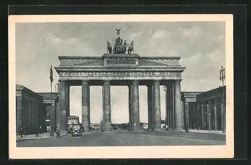 AK Berlin Vor dem Brandenburger Tor