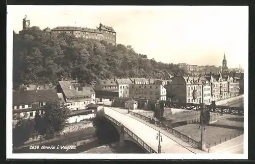 AK Greiz / Vogtland, Teilansicht mit Flussbrücken und Schloss