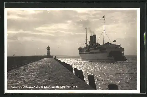 AK Sassnitz /Rügen, Ankunft des Fährschiffes Deutschland