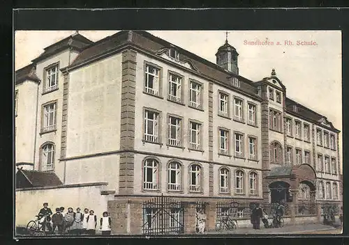 AK Sandhofen a. Rh., Schule mit Kindern