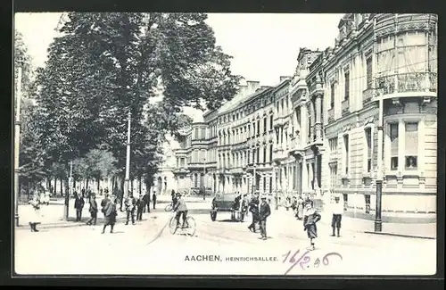 AK Aachen, Strassenpartie der Heinrichsallee mit Spaziergängern