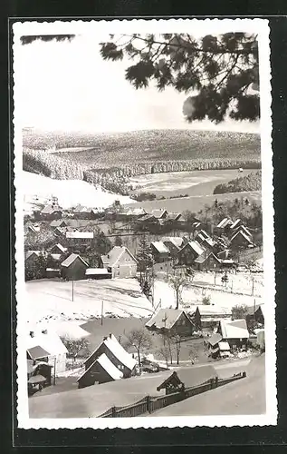 AK Altenau /Oberharz, Blick vom Rothenberg auf den verschneiten Ort