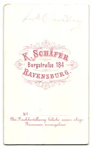 Fotografie K. Schäfer, Ravensburg, Burgstrasse 184, Brustportrait modisch gekleideter Herr mit Schifferskrause