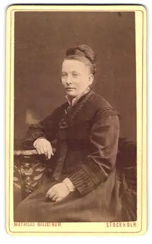 Fotografie Mathilda Billström, Stockholm, Hamngatan 2, Portrait bürgerliche Dame mit Hochsteckfrisur