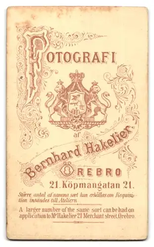 Fotografie Bernhard Hakelier, Örebro, Köpmangatan 21, Portrait kleines Mädchen im modischen Kleid