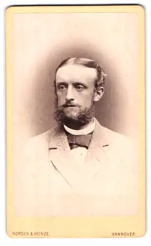 Fotografie Norden & Heinze, Hannover, Georgstr. 9, Portrait Edelmannn mit Vollbart