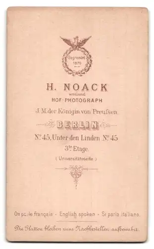 Fotografie H. Noack, Berlin, Unter den Linden 45, Portrait Studentim Anzug mit Couleur und Mütze