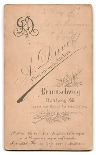 Fotografie A. Duval, Braunschweig, Bohlweg 69, Portrait Student W. Kohl im Anzug mit Tellermütze