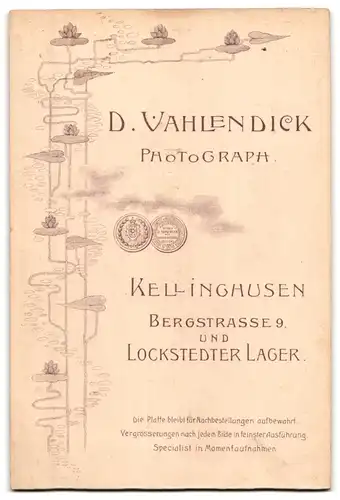 Fotografie D. Vahlendick, Kellinghusen, Bergstr. 9, Portrait Soldat in Feldgrau mit Tochter und Frau