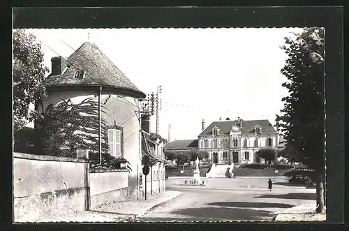 AK Monèteau, Place de la Mairie