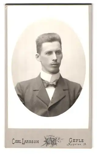 Fotografie Carl Larsson, Gefle, Nygatan 34, eleganter junger Mann