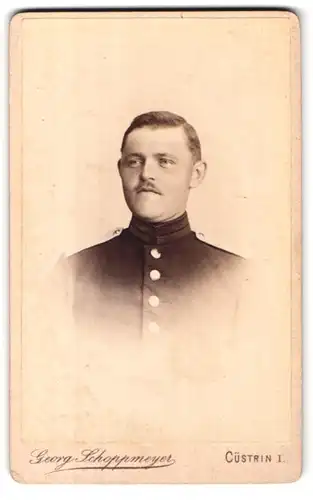 Fotografie Georg Schoppmeyer, Cüstrin, Commandantenstr. 92, Portrait junger Soldat