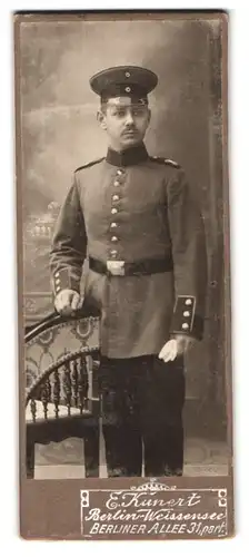 Fotografie E. Kunert, Berlin-Weissensee, Berliner Allee 31, Portrait Soldat in Ausgehuniform