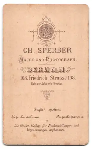 Fotografie Ch. Sperber, Berlin, Friedrichstr. 108, Portrait Soldat, weisser Koppel, Bajonett mit Portepee