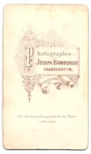 Fotografie J. Bamberger, Frankfurt /Main, junger Mann mit Seitenscheitel und Krawatte