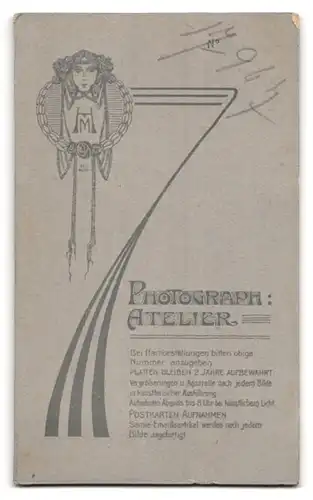 Fotografie Photograph: Atelier, Potsdam, Brandenburgerstrasse 30, älterer Herr mit gepflegtem Bart und Zwicker