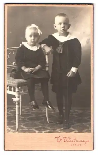 Fotografie Westman, Köping, Portrait Kinderpaar in hübscher Kleidung