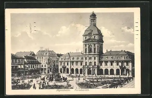 AK Mannheim, Blick auf den Paradeplatz mit Passanten