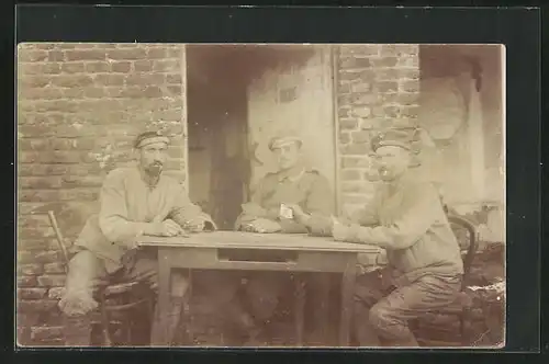 Foto-AK Soldaten beim Kartenspiel