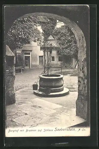 AK Seebenstein, Burghof mit Brunnen