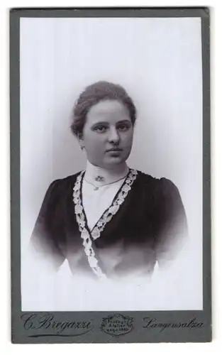Fotografie C. Bregazzi, Langensalza, Portrait junge Dame mit zurückgebundenem Haar