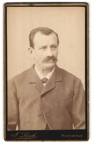 Fotografie J. Linck, Winterthur, Portrait modisch gekleideter Herr mit Schnurrbart