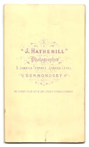 Fotografie J. Hatherill, Bermondsey, 3 Jamaica Terrace, bürgerliche Frau mit Taschenuhr