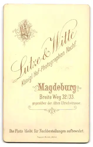 Fotografie Lutze & Witte, Magdeburg, Breite Weg 32-33, Portrait hübscher Knabe in modischer Kleidung