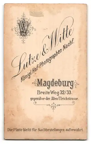 Fotografie Lutze & Witte, Magdeburg, Breite Weg 32-33, Portrait junger Mann im eleganten Anzug